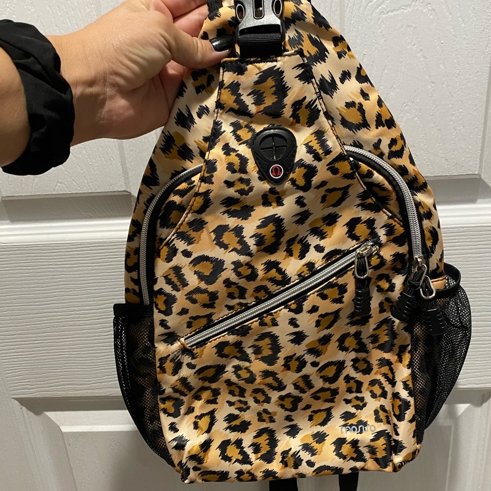 Cross one strap backpack